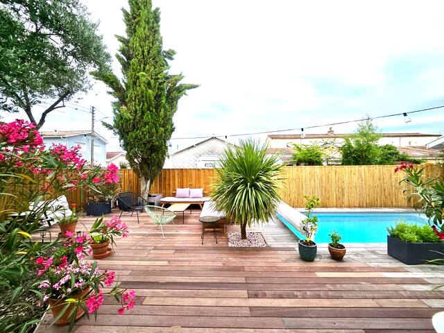 Belle demeure, piscine chauffée à 500m du tram A