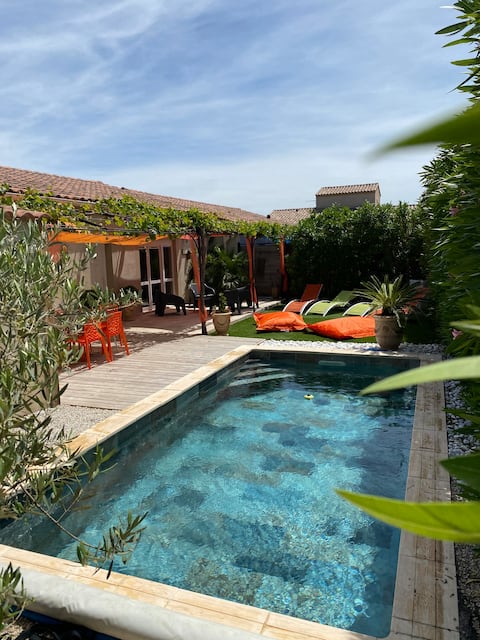 Villa La Treille near Avignon heated pool