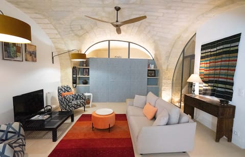 Top performing Airbnb: Unique! Garden at the foot of the Duchy. in Uzès