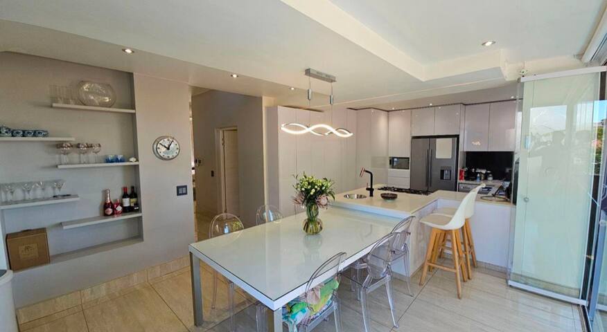 Sunny Seapoint Home gallery image 4