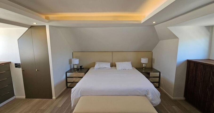 Sunny Seapoint Home gallery image 3