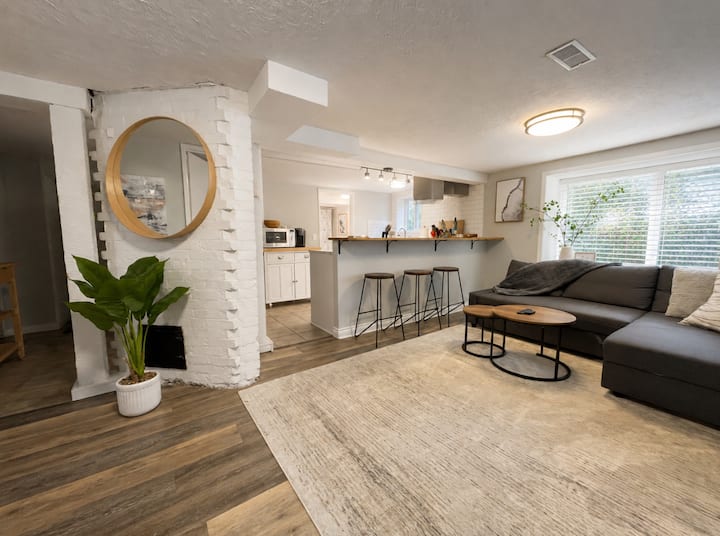 #1 James Bay Inner Harbour 2bed 1 Bath Character - Victoria