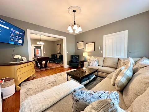 Historic DT Manor w/ Hot Tub 5 Min To Hershey