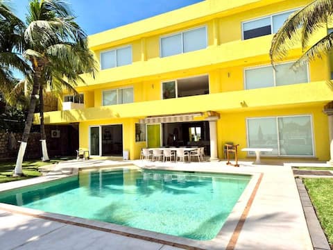 La Casa Amarilla Acapulco / Barra Vieja