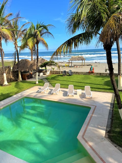 La Casa Amarilla Acapulco / Barra Vieja