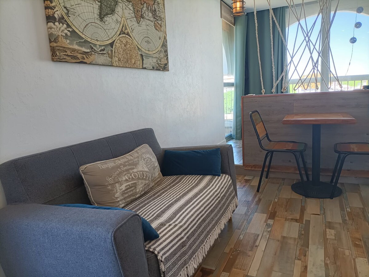 Top Airbnb: Le Sémaphore, air-conditioned room, parking, terrace, sea view a La Grande Motte