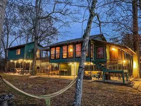 1 HR to NOLA/BR * Riverfront Treehouse * Firepit