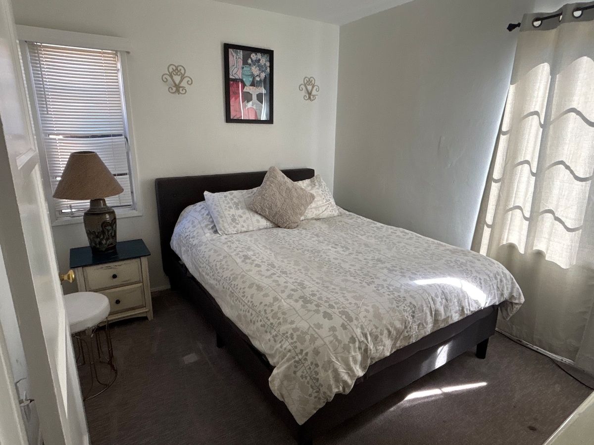 Spálňa #3 Manželská posteľ Queen