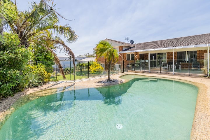 33 Gloucester St - Stunning Views And A Pool - Tomaree National Park