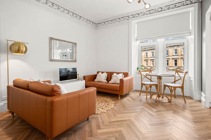 Exceptional Central 1br Apt W/ Town Square Views - Oban