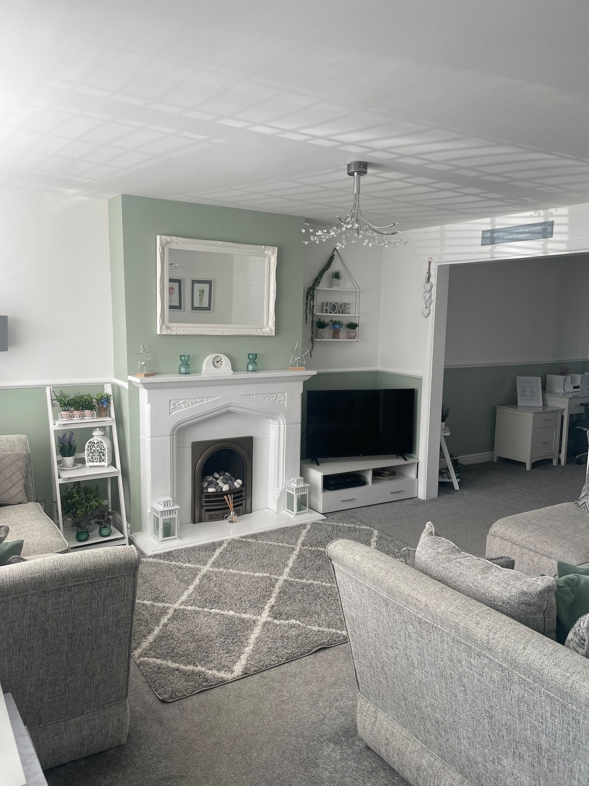 Successful Airbnb property: Stylish Open Planned Modern Home in Exmouth