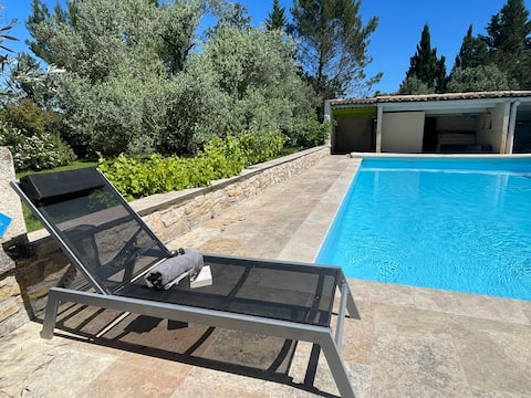 4 bedroom house with pool 10 min from Uzes,