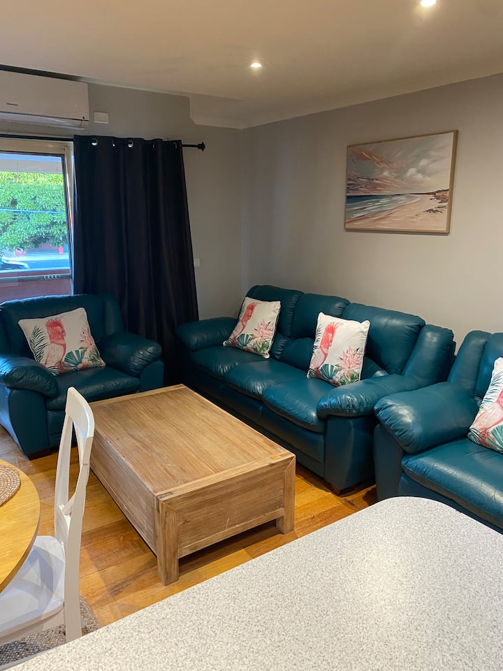 Gateway To Mornington Peninsula. 2 Bed Apartment. - Frankston