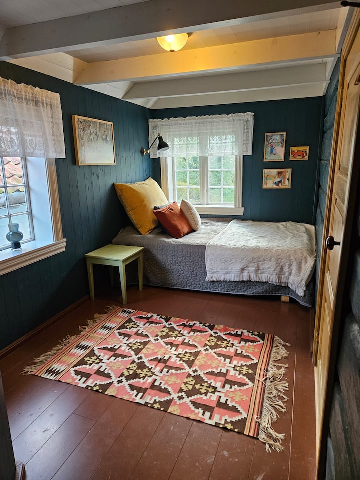 מיטה 120x200 עם תריסי גלילה בהאפלה 