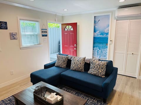 Modern & Cozy Guesthouse • Minutes to Beach + LAX