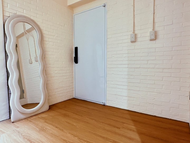 Sleepy Small Day ~ 202 Double Suite.Newly decorated..Two minutes walk to Puli Station