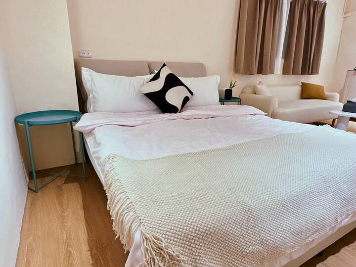 Sleepy Small Day ~ 202 Double Suite.Newly decorated..Two minutes walk to Puli Station