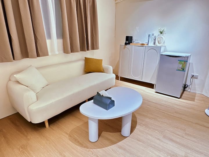 Sleepy Small Day ~ 202 Double Suite.Newly decorated..Two minutes walk to Puli Station
