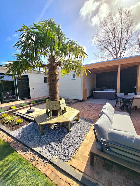The Jewel of Zeeland•Jacuzzi•Sauna•200 m from the sea