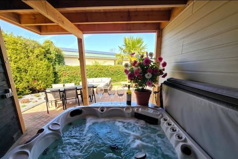 The Jewel of Zeeland•Jacuzzi•Sauna•200 m from the sea