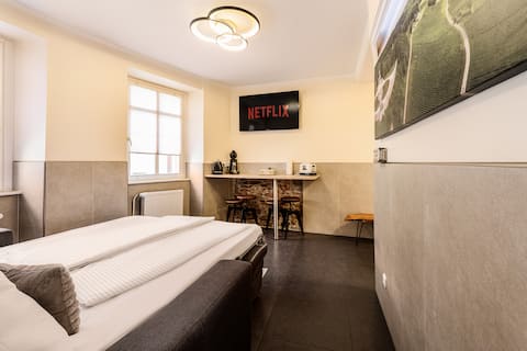 Top Airbnb: Ruedesheim-Big-Modern PURPLE APT. Malerwinkel in Rüdesheim Am Rhein