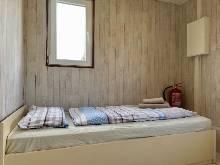 Jugendzimmer 2 / Jugendzimmer (Standardbett 180 x 90) 