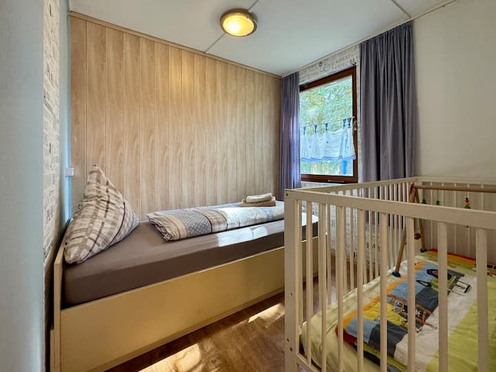 Jugendzimmer (Standardbett 180 x 90) + Kinderbett