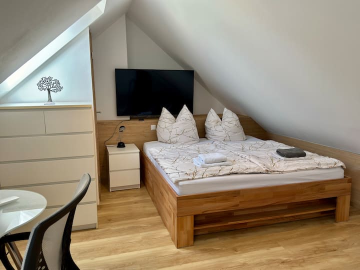 Klimatisiertes Schlaf- und Arbeitszimmer
