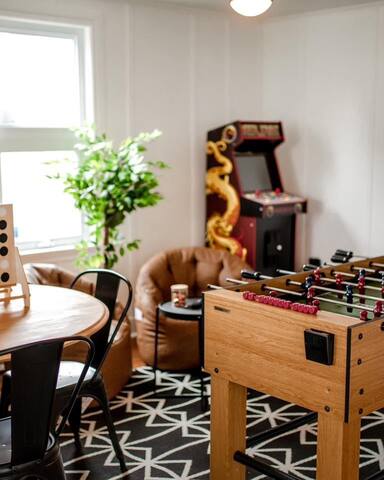 Oakes House+waterfront+games room+hot tub+ firepit gallery image 5