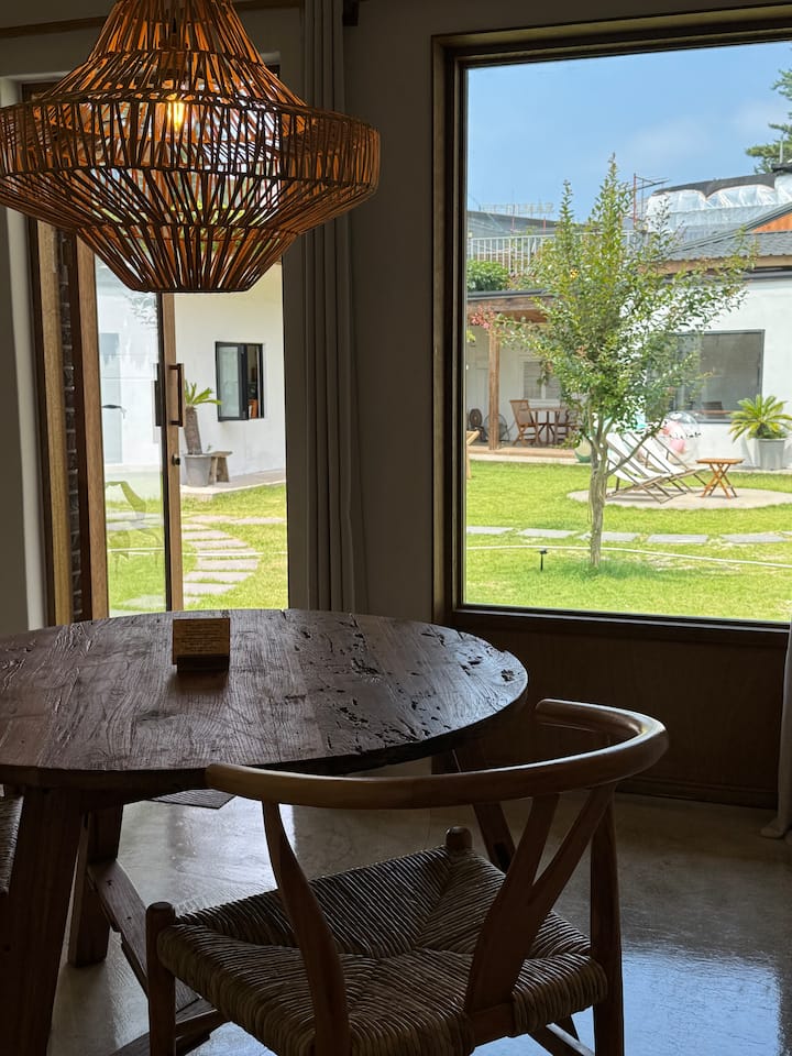 Hajo Deli: Double Room 03 (2 minutes on foot to Hajo Beach, blue grass, cafe-like relaxing…