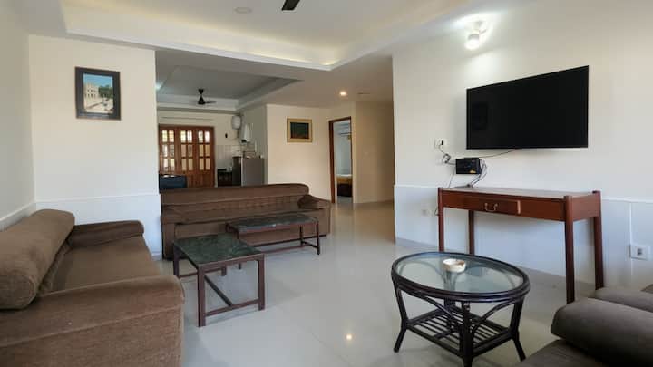 Spacious 4-bedroom Apartment In Central Location - Goa