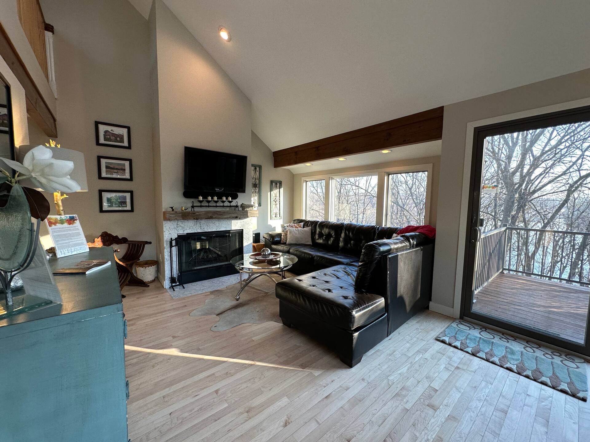2BR 2BA + 3rd BR loft cozy end unit lakefront townhome comfortably sleeps 6! — photo 3
