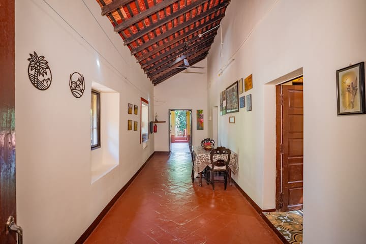 Dining area image 3