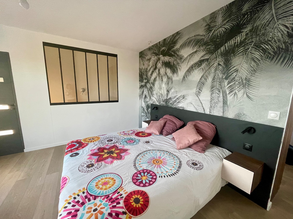 Na katu je glavni apartman s pogledom na more i izlazom na zračnu terasu 