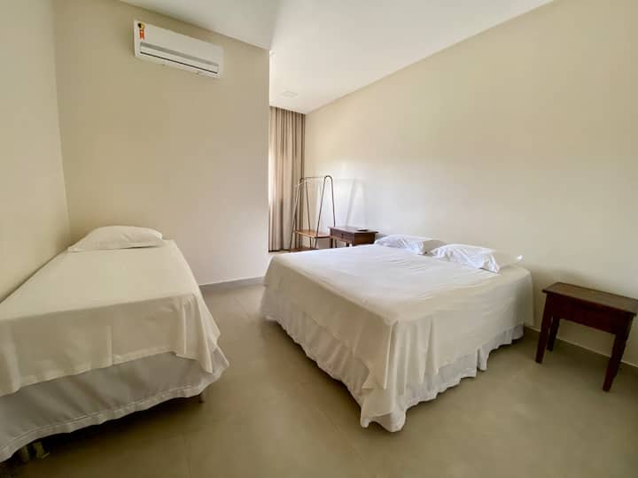 Апартман 1 
брачен кревет (широк 180-220 см) +1 единечен кревет 
(широк 180-220 