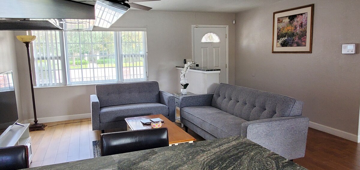 Popular Airbnb listing: Centrally located a beautiful and cozy home in Carver City/Lincoln Gardens