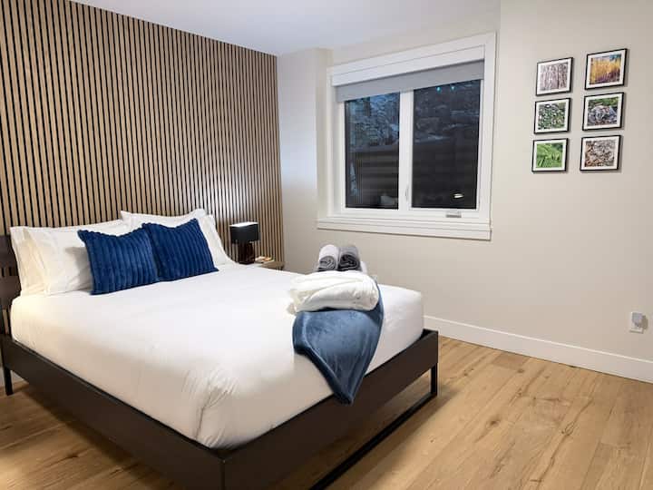 The Forest Room: Features a Tempur-Pedic® mattress for adaptive, pressure-relieving support and your choice of crisp Percale or buttery soft Sateen sheets as well as a Pillow Menu.