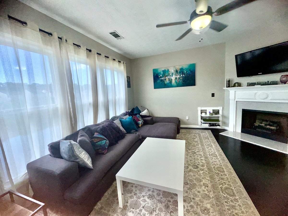 Popular Airbnb listing: Waterfront Retreat Monthly Incentive Chef Kitchen in Lawrenceville