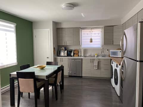 Cozy & Bright Apartment in Historic Old Terrebonne