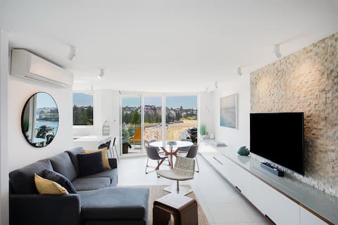 Successful Airbnb property: Coogee's Best Views Absolute Beachfront in Coogee