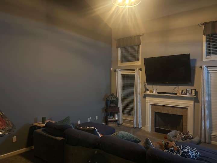 Private Bedroom With Large Pool And Piano! - Montgomery, AL