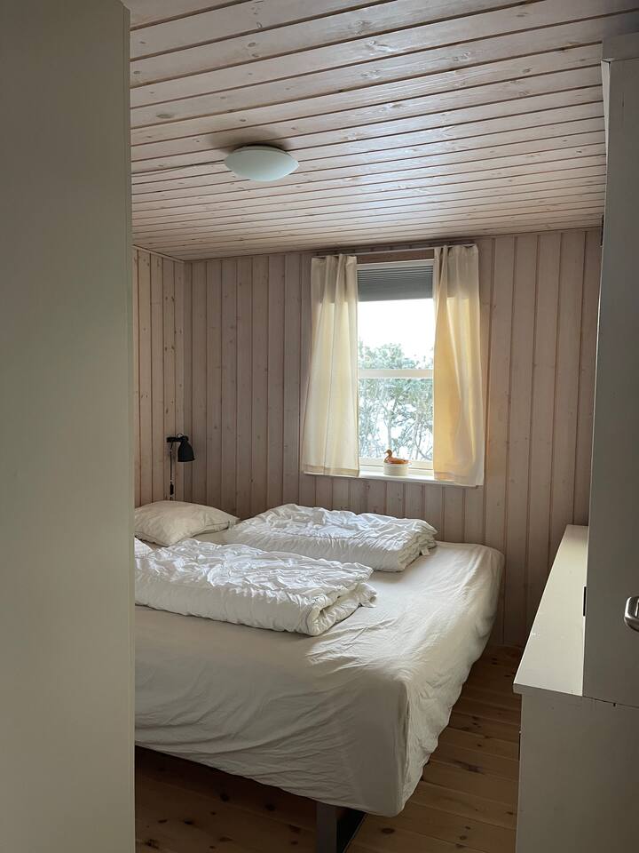 Dormitorio principal con tres armarios para su ropa