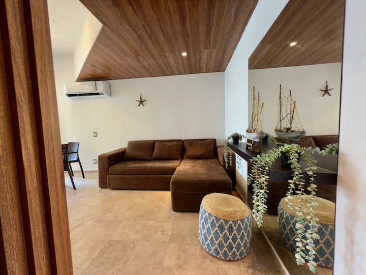 נוף למסדרון מהגישה. 