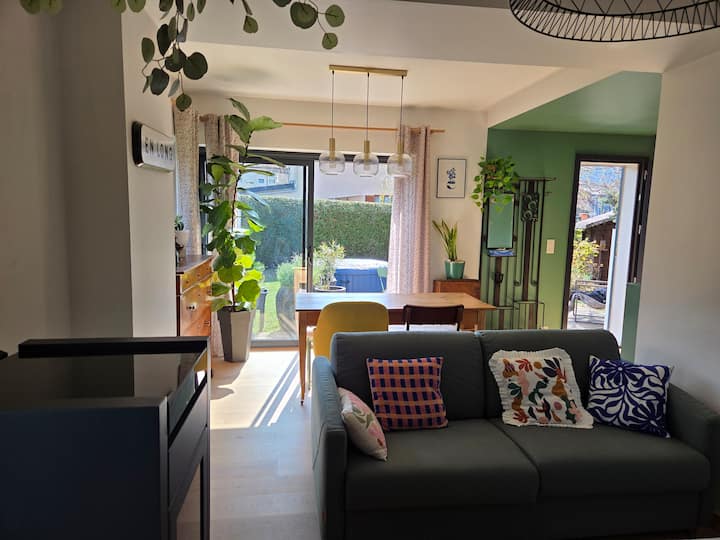 Charmeuse Des Alpes - Appartement & Jacuzzi Privé - Albertville