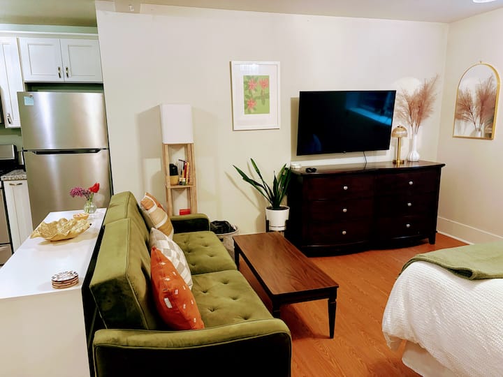 Modern, Bright Apartment In Vibrant Se Portland - Portland, OR