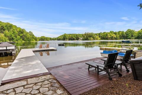 Lakeside Luxury. Walk to Road America+Hot Tub