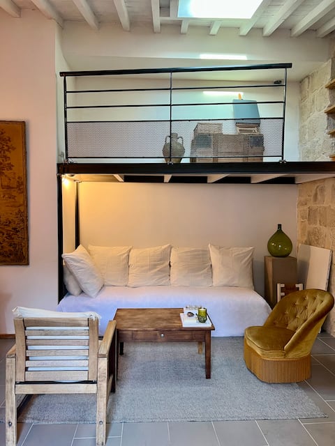 Propriété Airbnb réussie: Place de la Canourgue • Old charm & light à Centre
