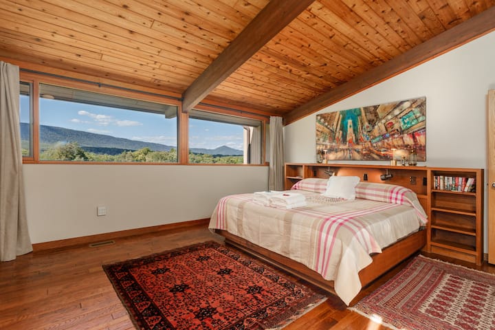 Hlavná spálňa, veľká manželská posteľ