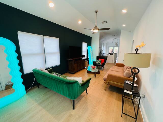 Hip E.Side Downtwn House Walk 2 ALL! gallery image 2