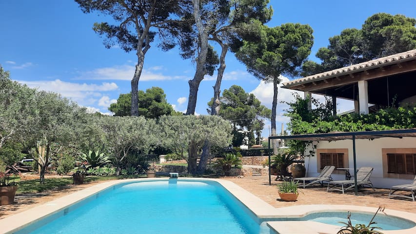 Incredibly charming villa by the sea of Son Veri